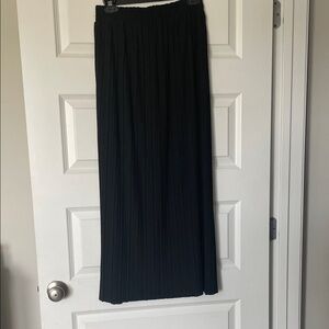 Black Pleated Skirt (Medium) Stretchy